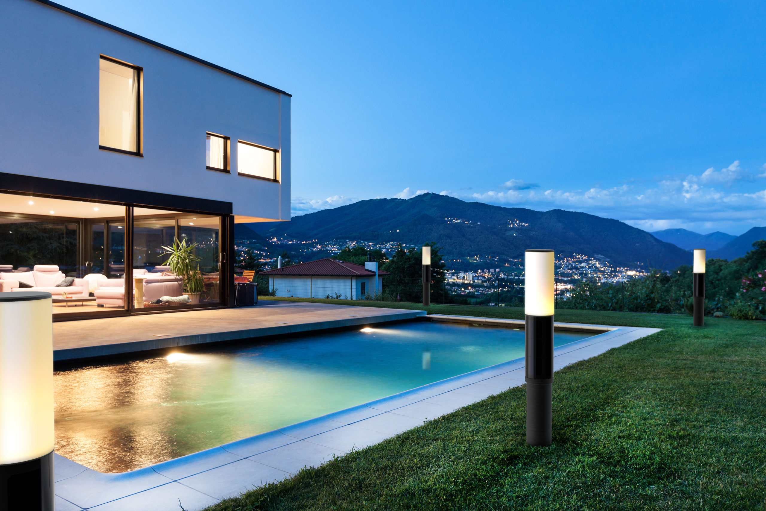 Soluxio-NxT-sustainable-solar-bollard-at-swimming-pool Soluxio-NxT-sustainable-solar-bollard-at-swimming-pool